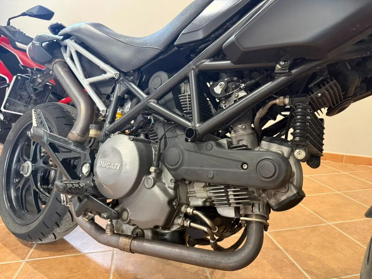 Ducati Hypermotard 796 (2012) (6)