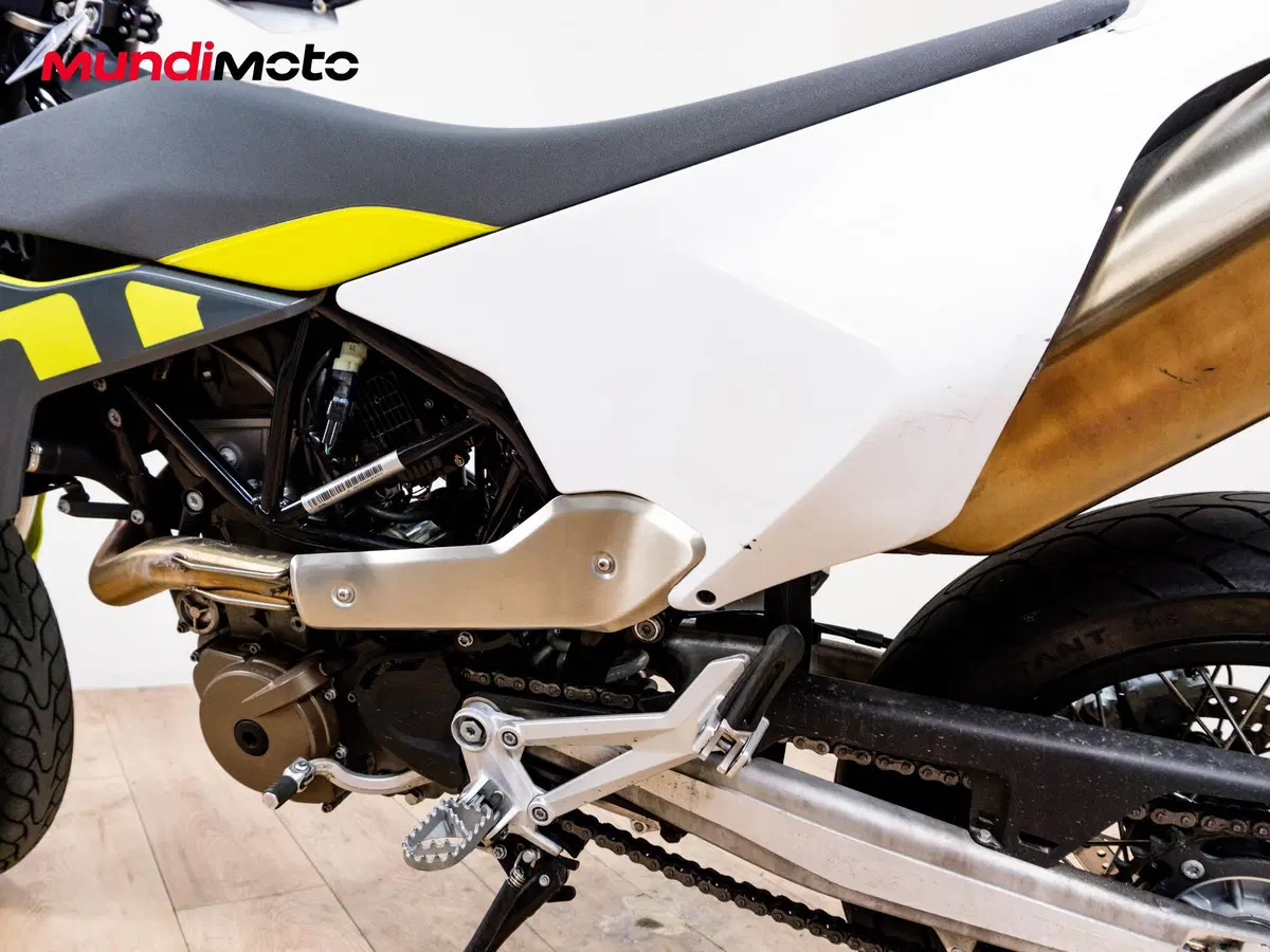 Husqvarna 701 Supermoto (2016) (10)