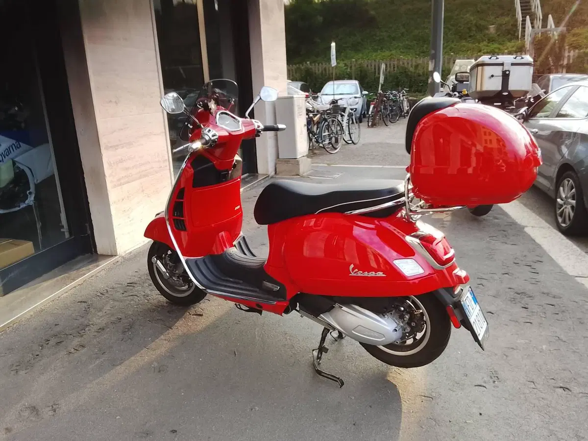 Vespa GTS 300 Super (2023 - 24) (4)