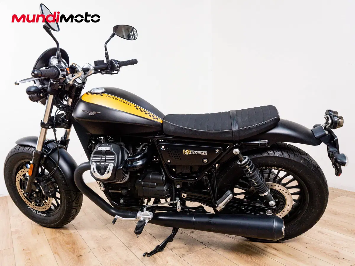 Moto Guzzi V9 Bobber (2016 - 18) (7)