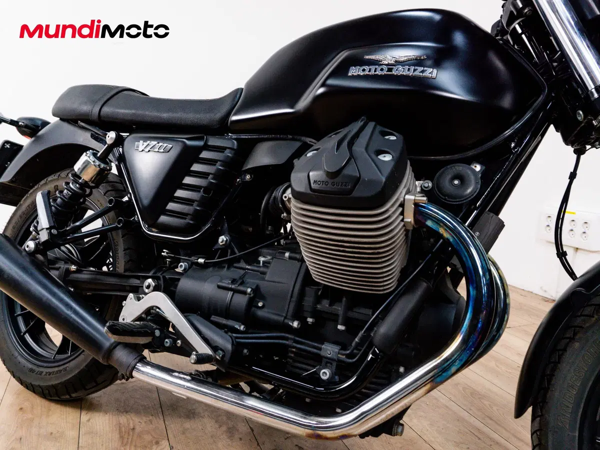 Moto Guzzi V7 II Stone (2015 - 17) (5)