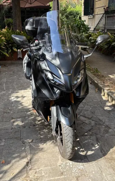 Yamaha T-Max 560 Tech Max (2022 - 24) usata