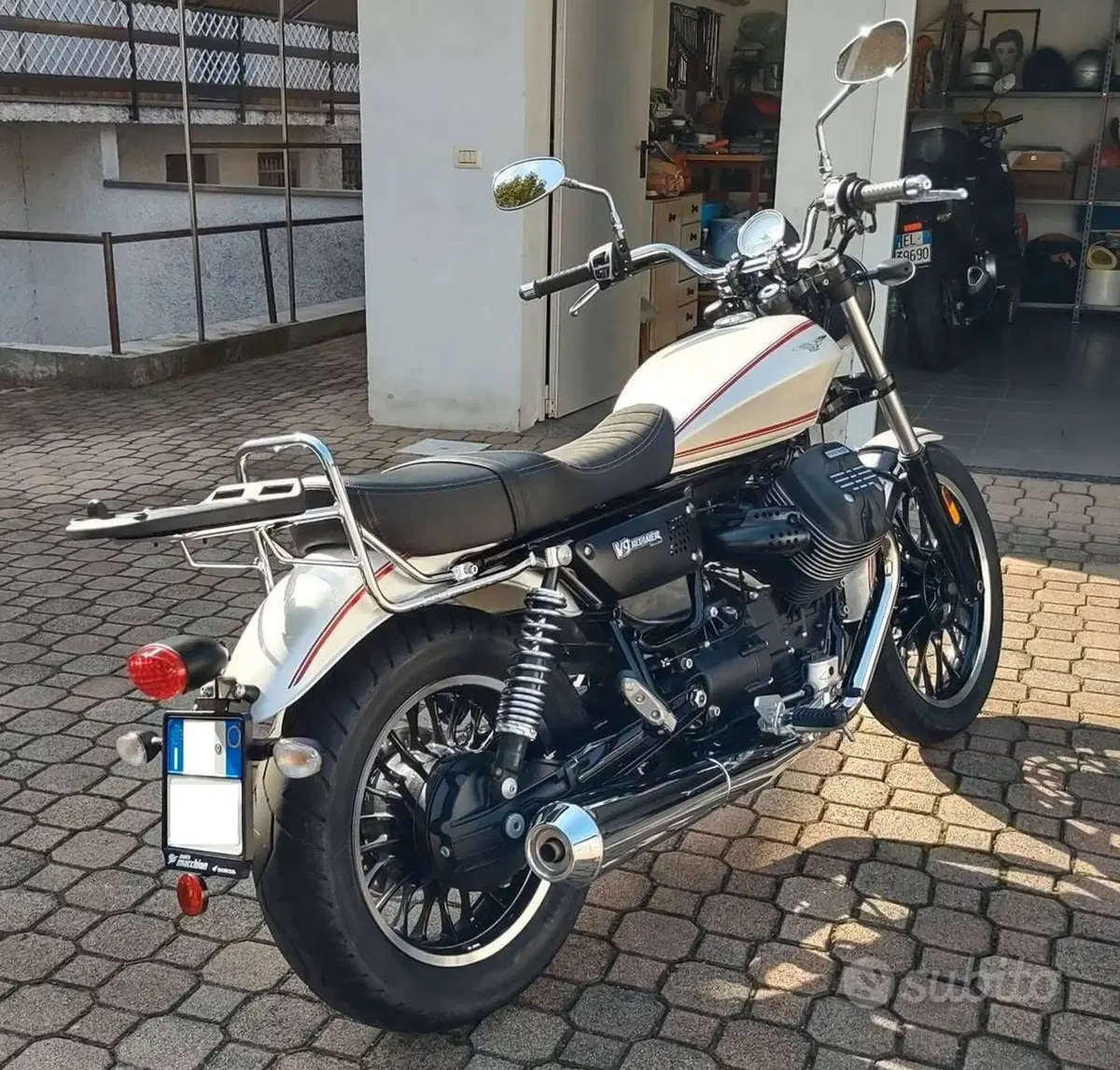 Moto Guzzi V9 Roamer (2016 - 18) (3)