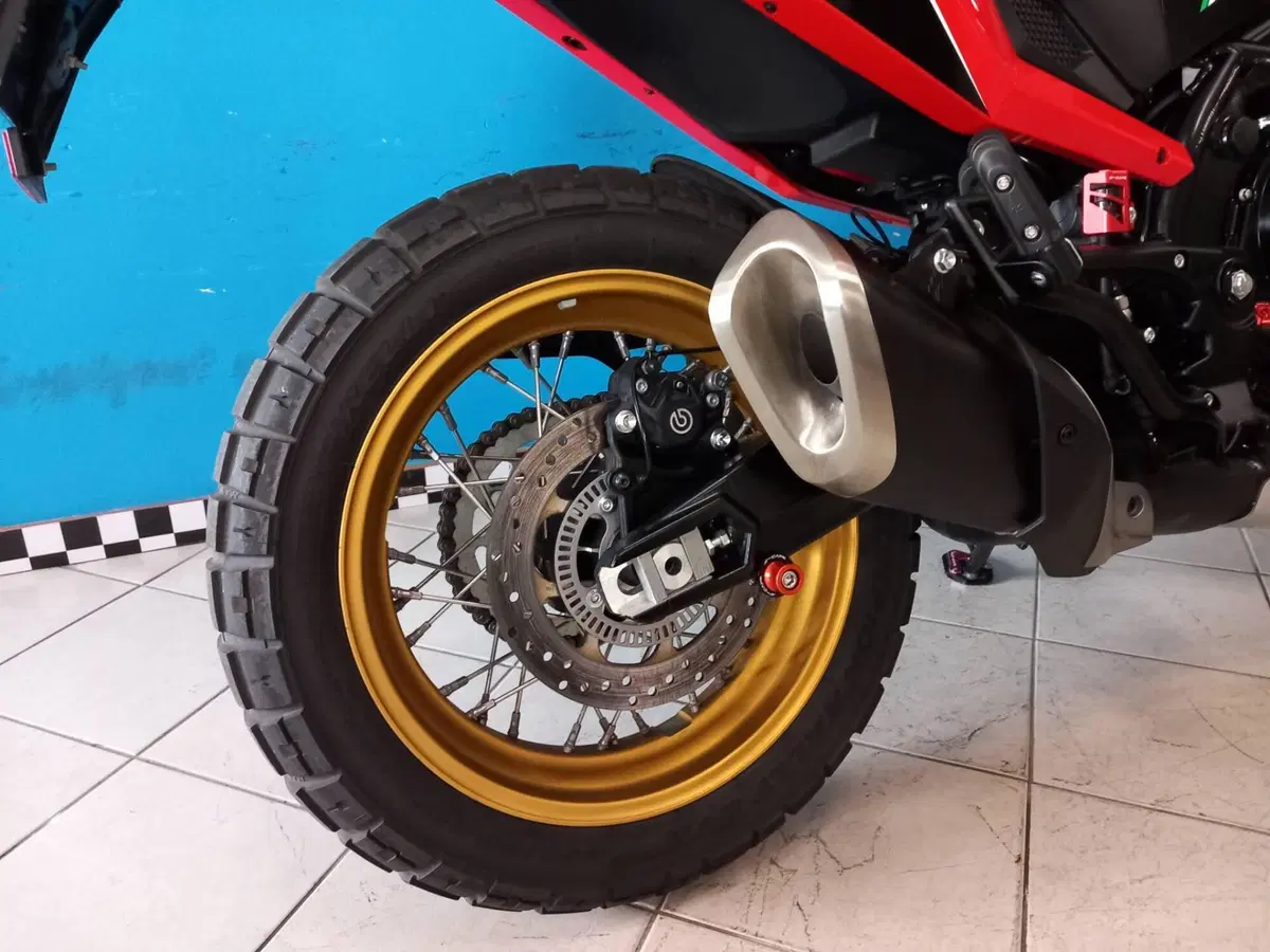 Moto Morini X-Cape 650 Gold Wheels Edition (2022 - 26) (14)