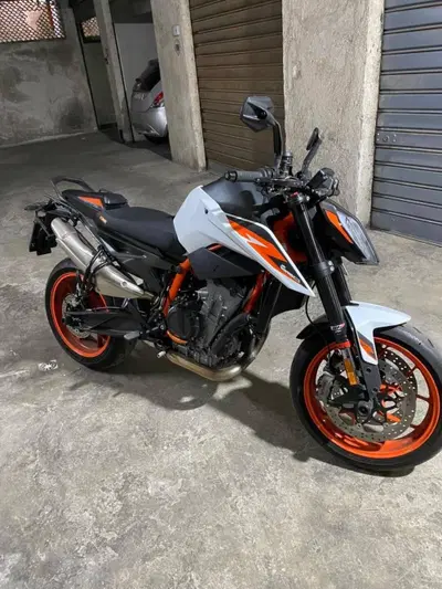 KTM 890 Duke R (2021) usata