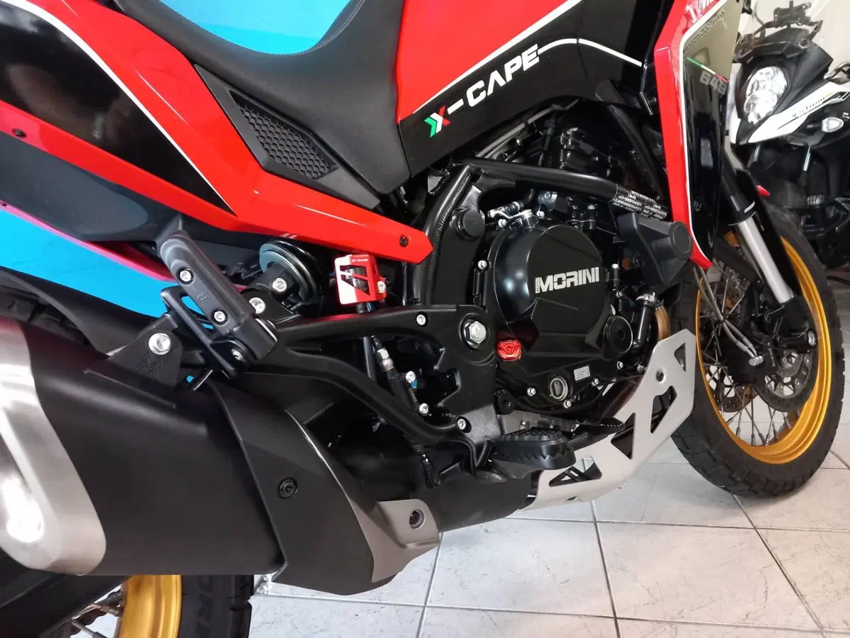 Moto Morini X-Cape 650 Gold Wheels Edition (2022 - 26) (17)