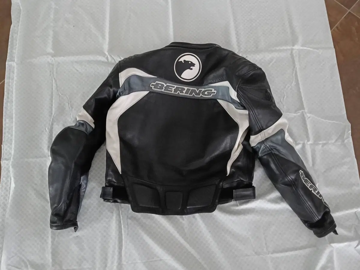 Giacca Moto in Pelle BERING - Taglia M - Ottime Co (3)