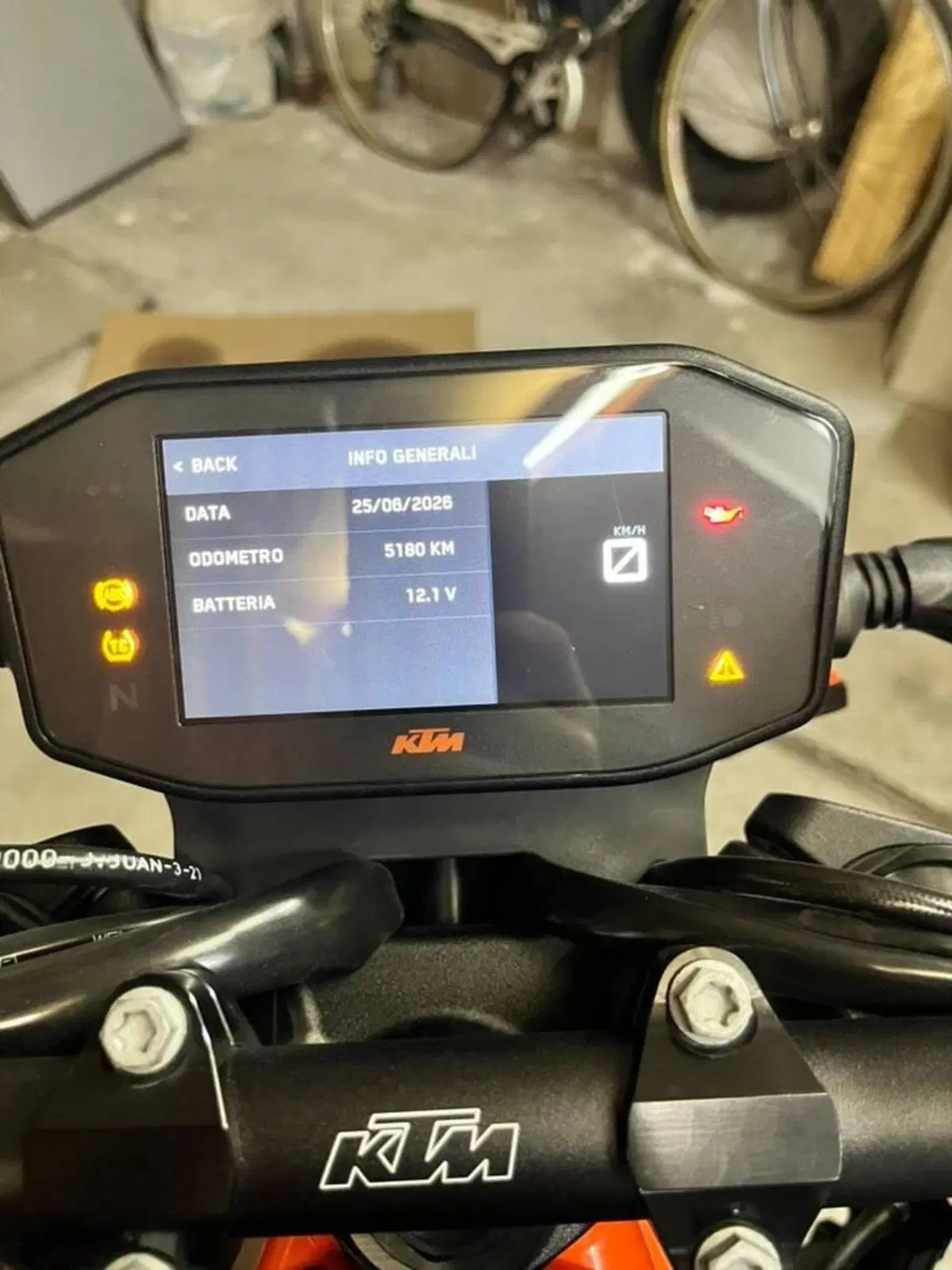 KTM 890 Duke R (2021) (6)