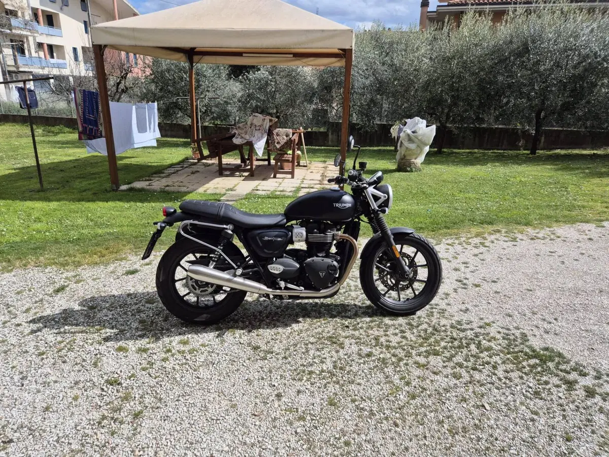 Triumph Street Twin 900 (2017 - 18) (3)