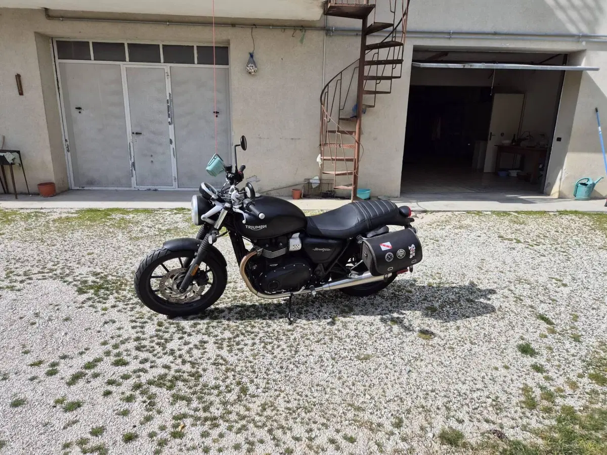 Triumph Street Twin 900 (2017 - 18) (5)