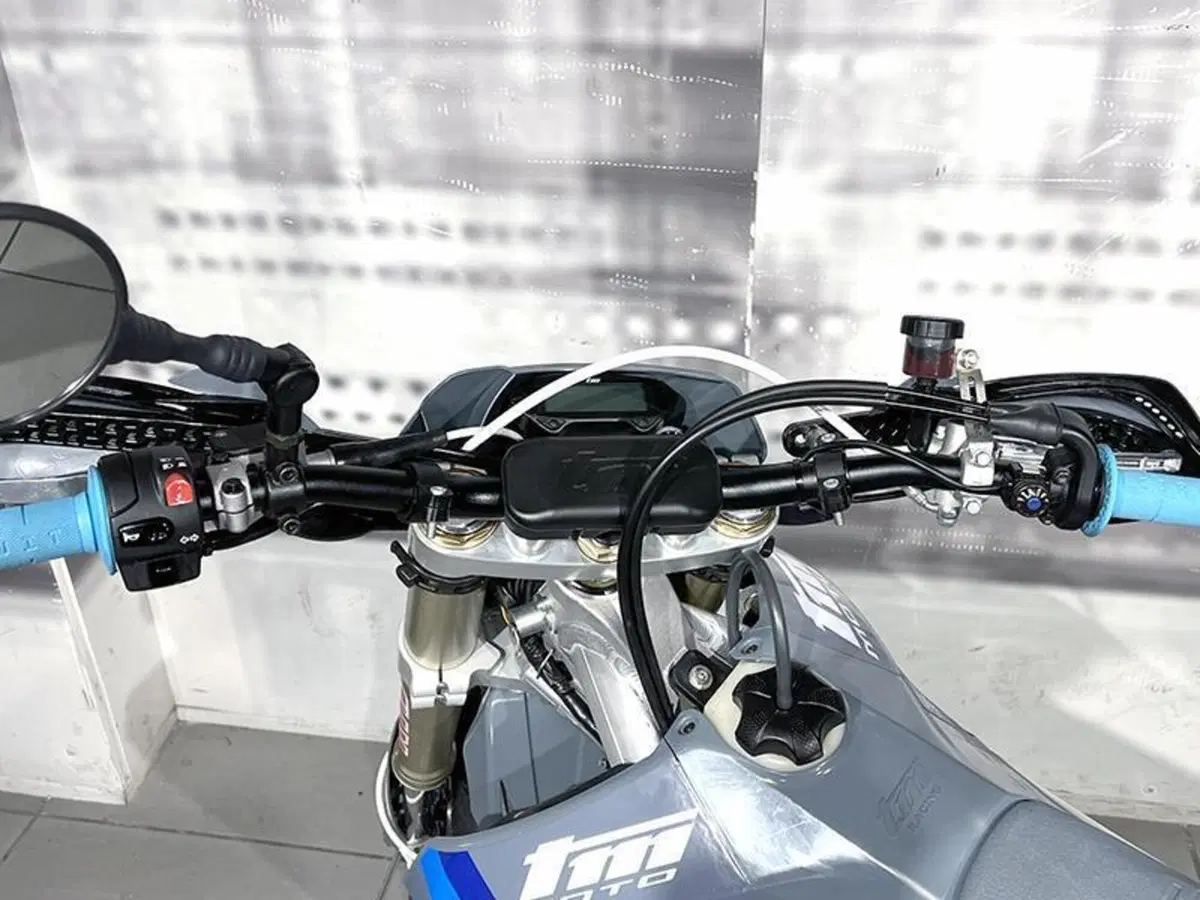 Tm Moto SMR 125 ES Fi 2T (2025) (9)