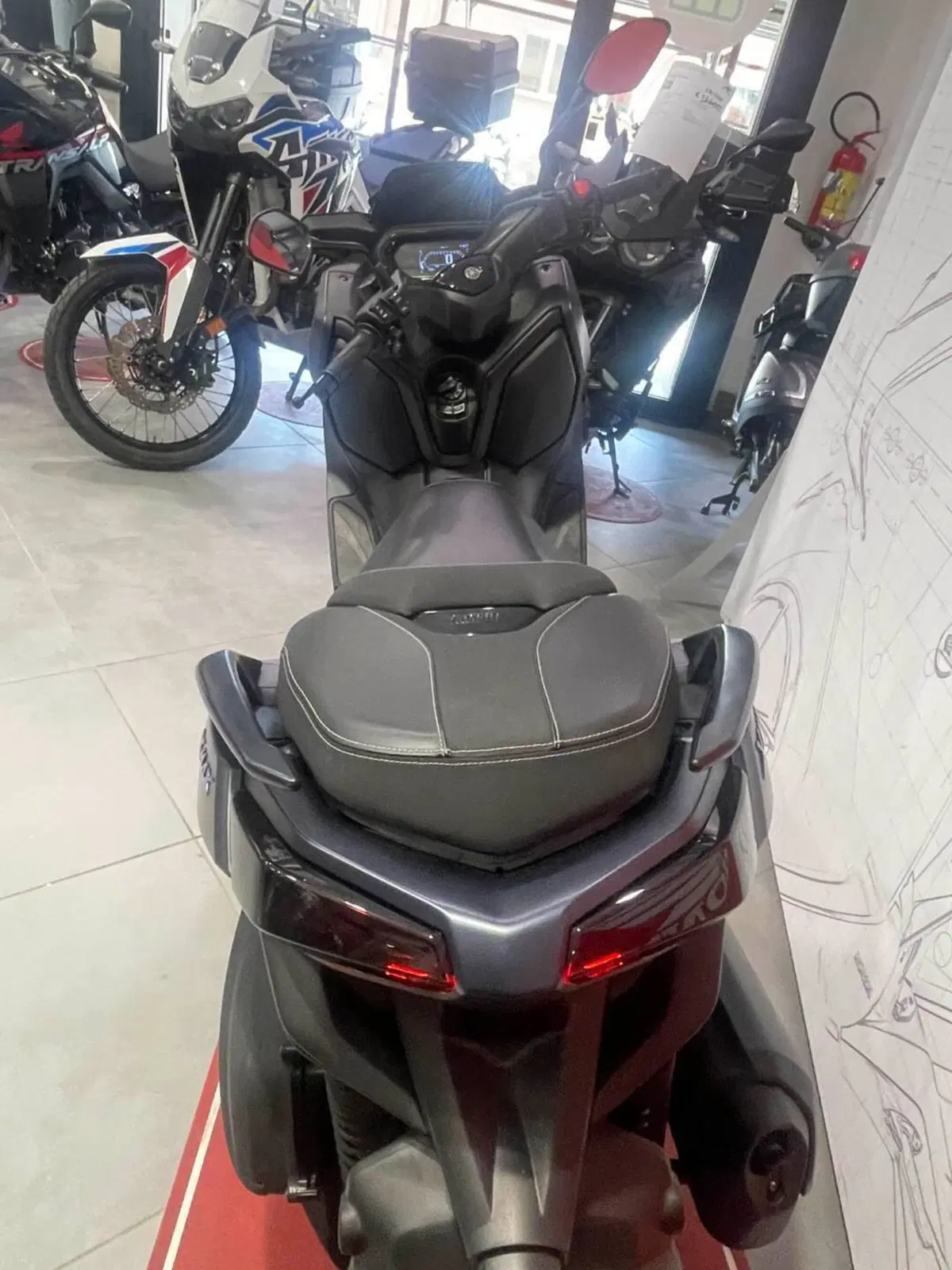 Yamaha X-Max 300 (2021 - 24) (8)