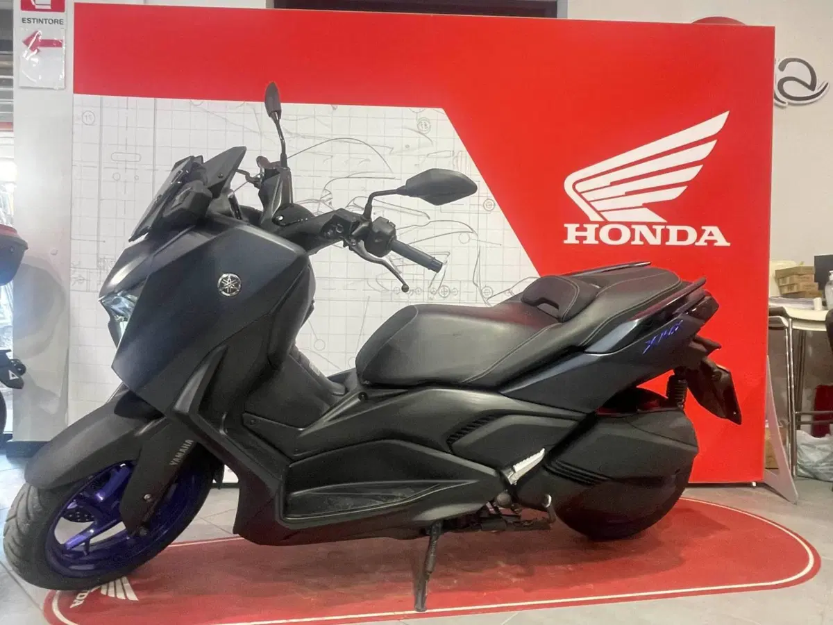 Yamaha X-Max 300 (2021 - 24) (2)
