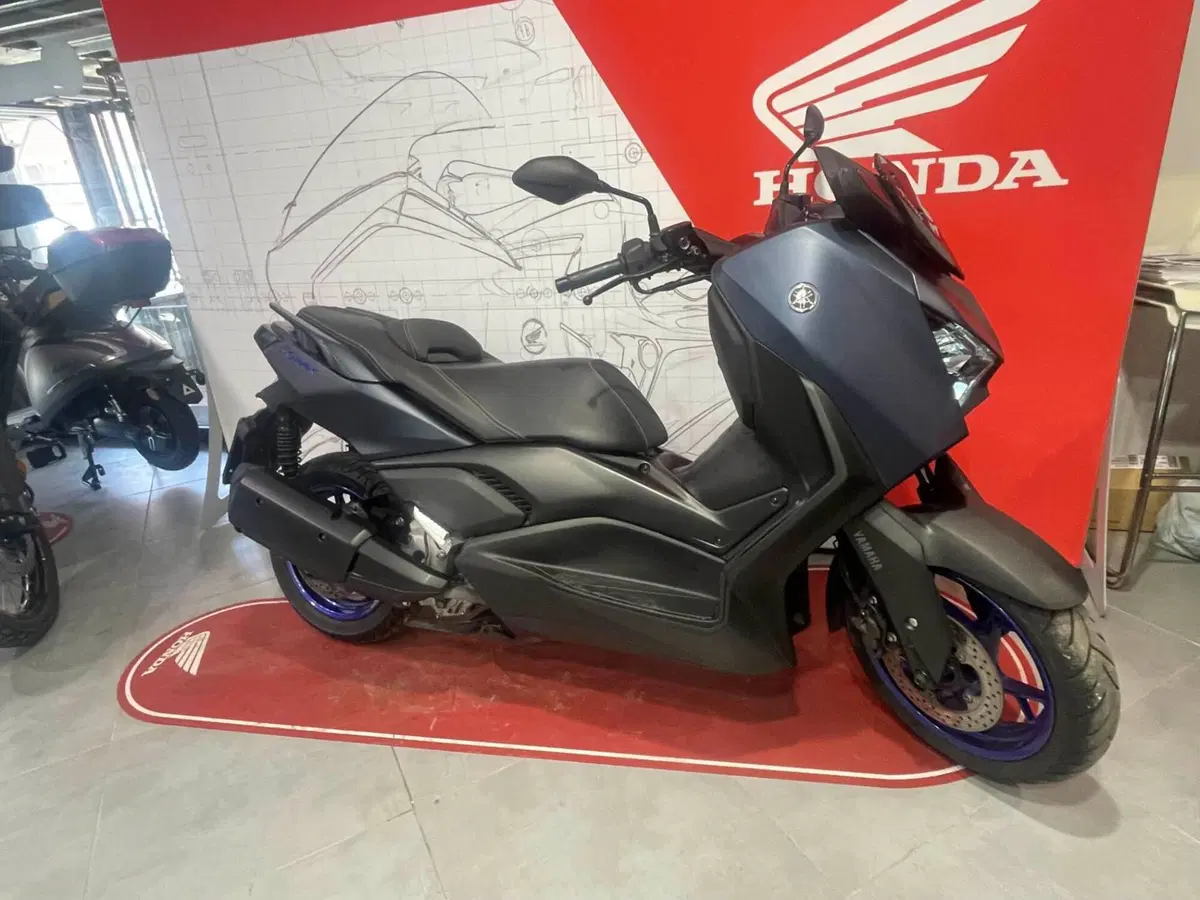 Yamaha X-Max 300 (2021 - 24) (6)