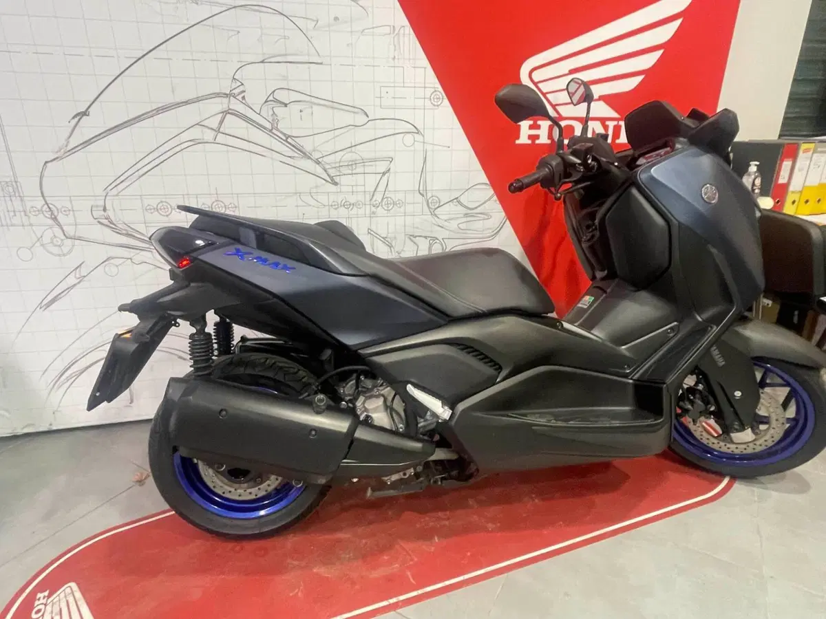 Yamaha X-Max 300 (2021 - 24) (7)