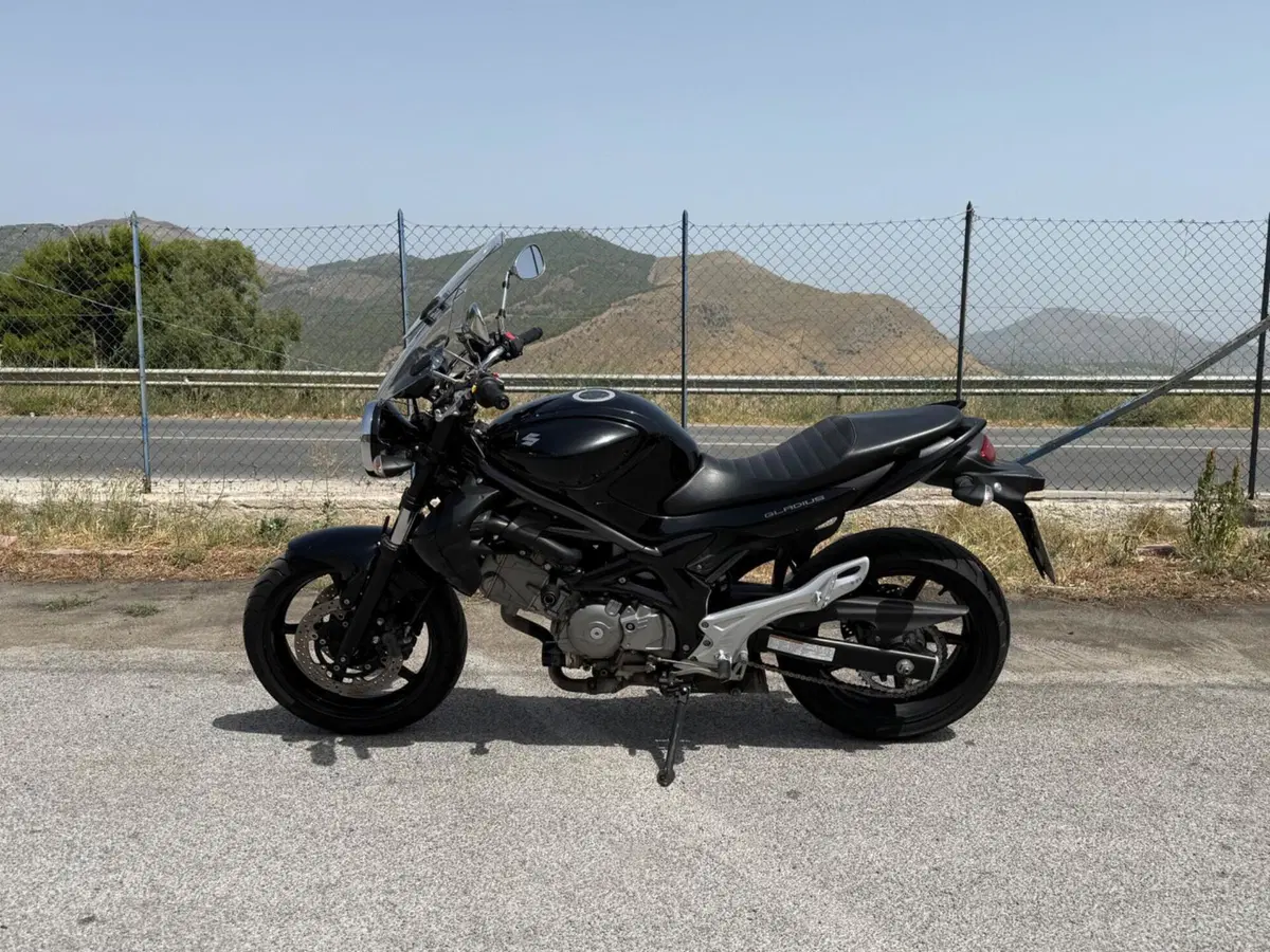 Suzuki Gladius 650 SFV (2009 - 15) (2)