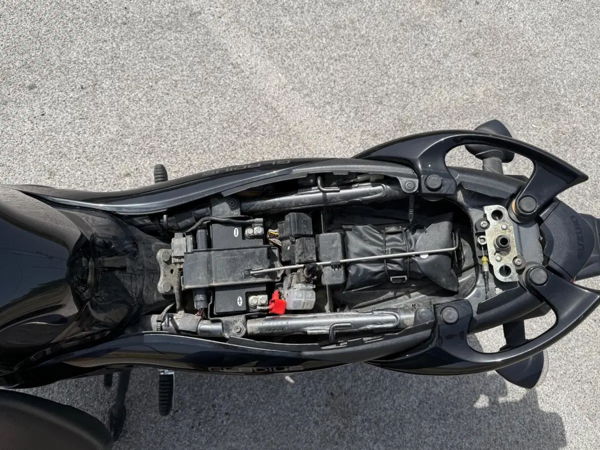 Suzuki Gladius 650 SFV (2009 - 15) (12)