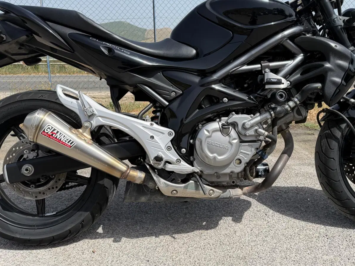Suzuki Gladius 650 SFV (2009 - 15) (16)