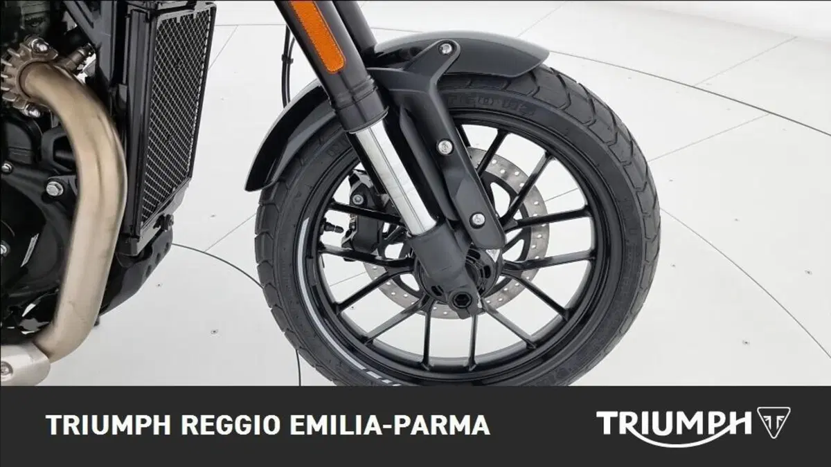 Triumph Tracker 400 (2026) (21)
