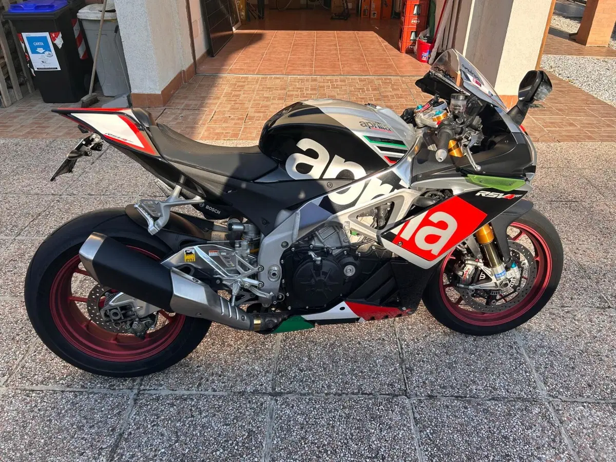 Aprilia RSV4 RF ABS (2015 - 17) (4)