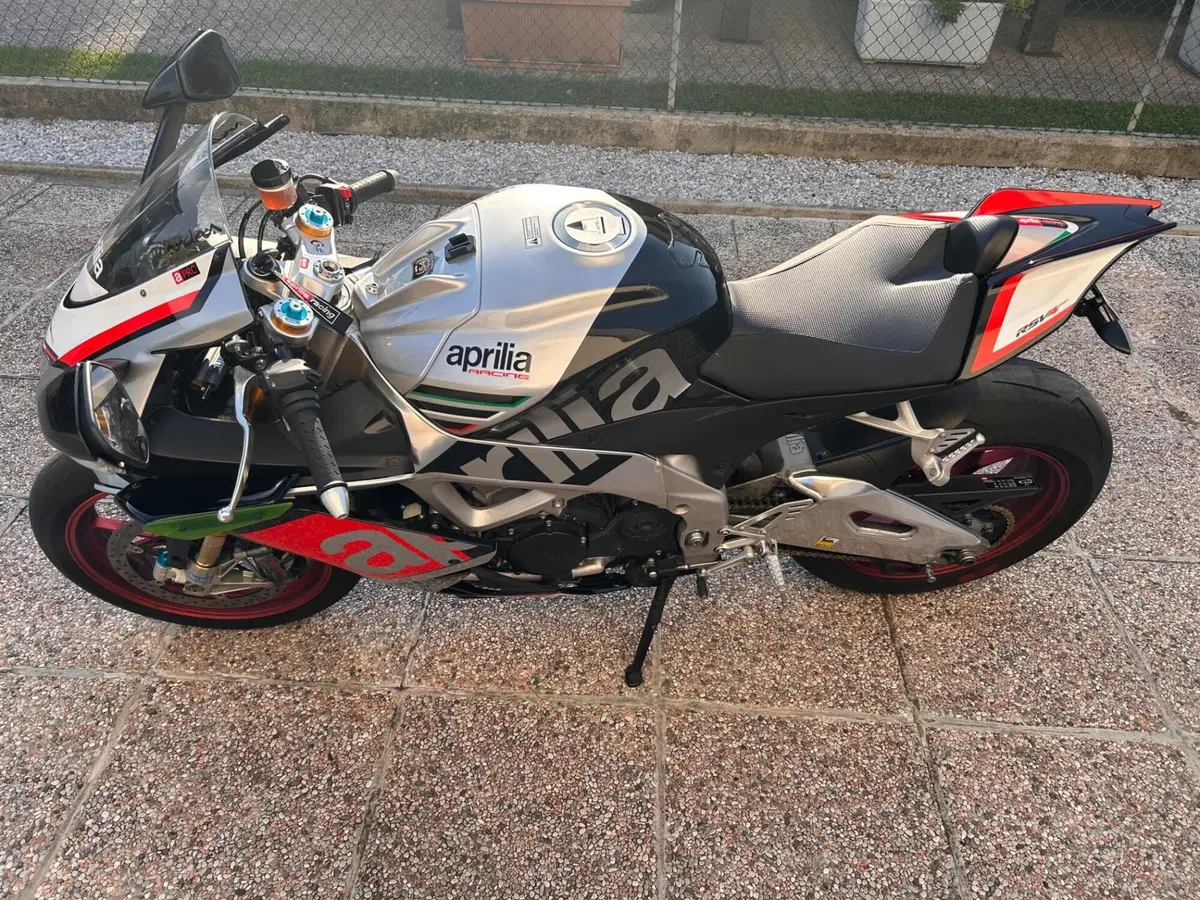 Aprilia RSV4 RF ABS (2015 - 17) (5)