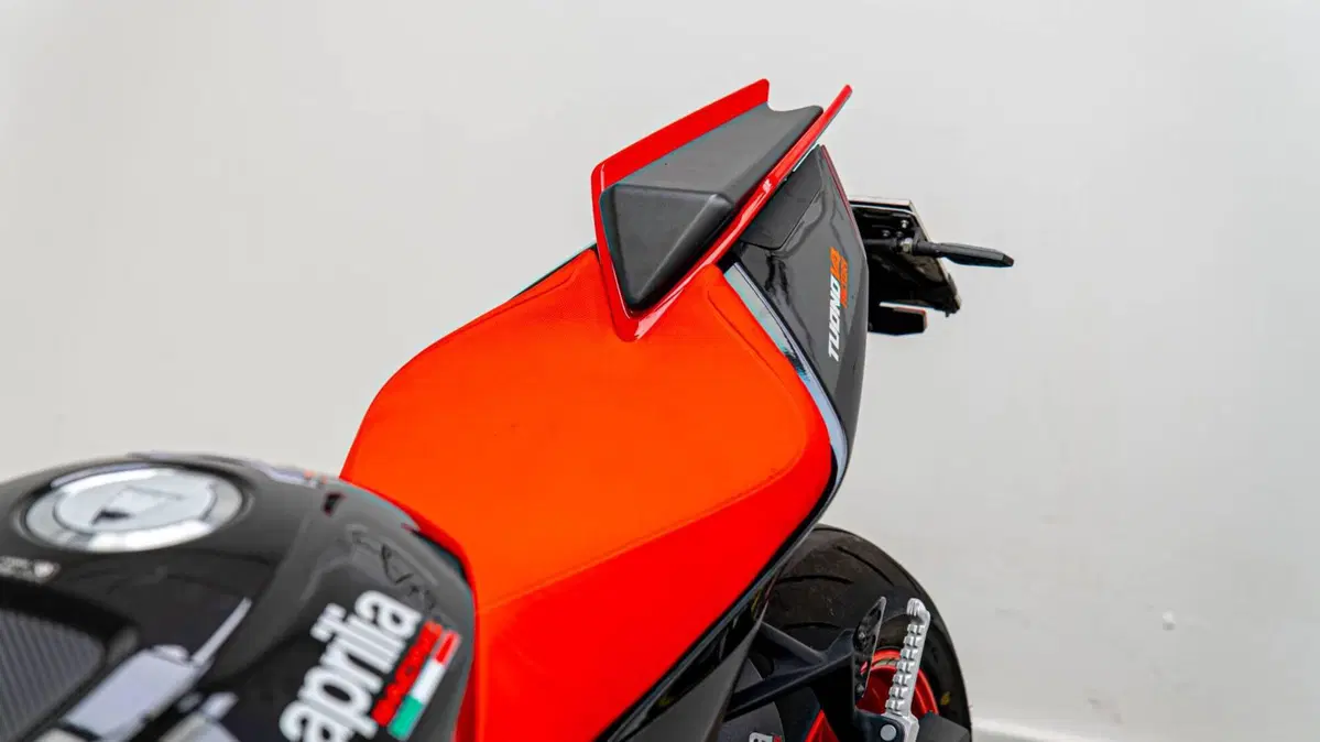 Aprilia Tuono V4 Factory (2021 - 24) (11)