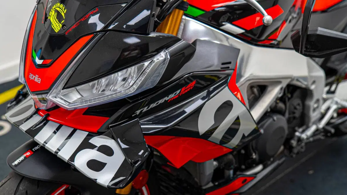 Aprilia Tuono V4 Factory (2021 - 24) (13)