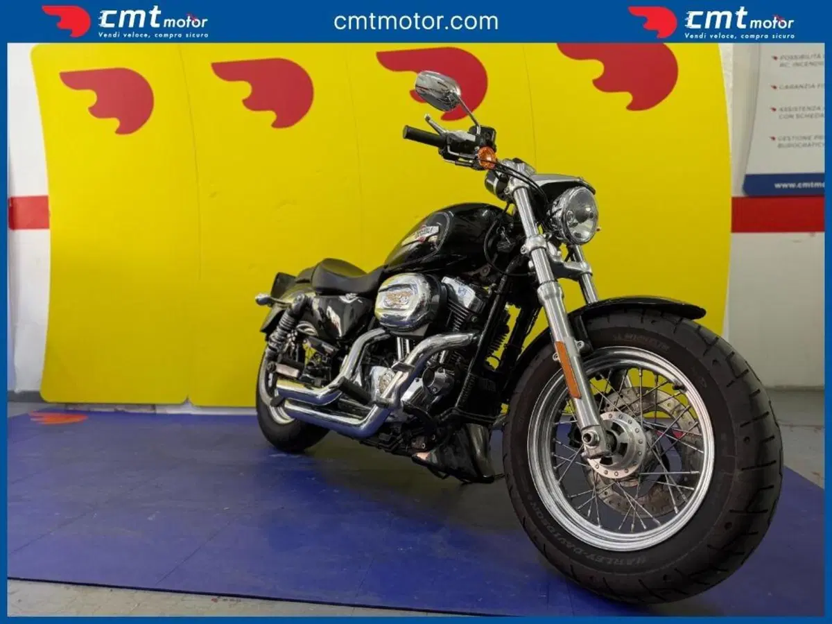 Harley-Davidson 1200 Custom (2017) - XL 1200C (2)