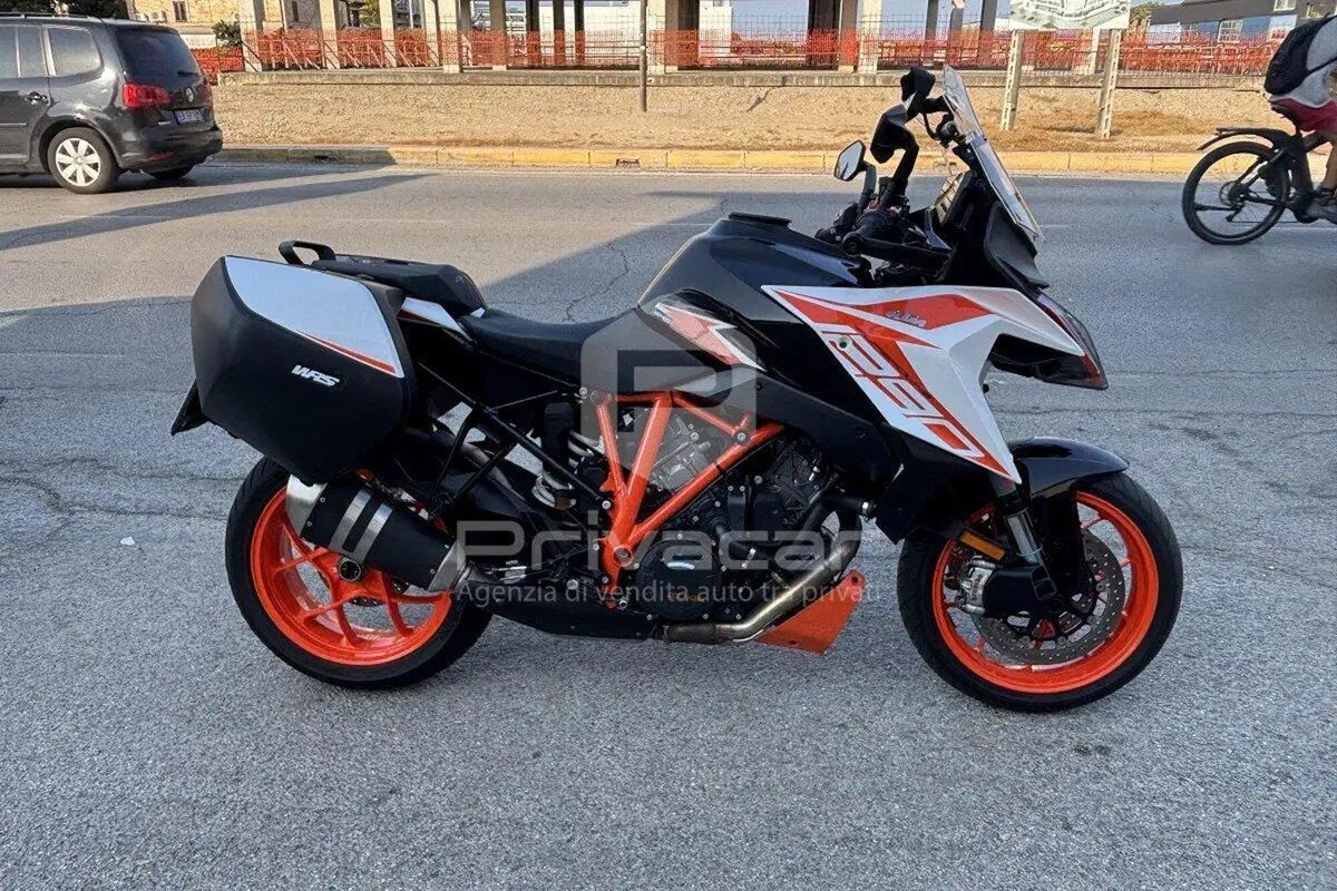 KTM 1290 Super Duke GT (2021) (4)