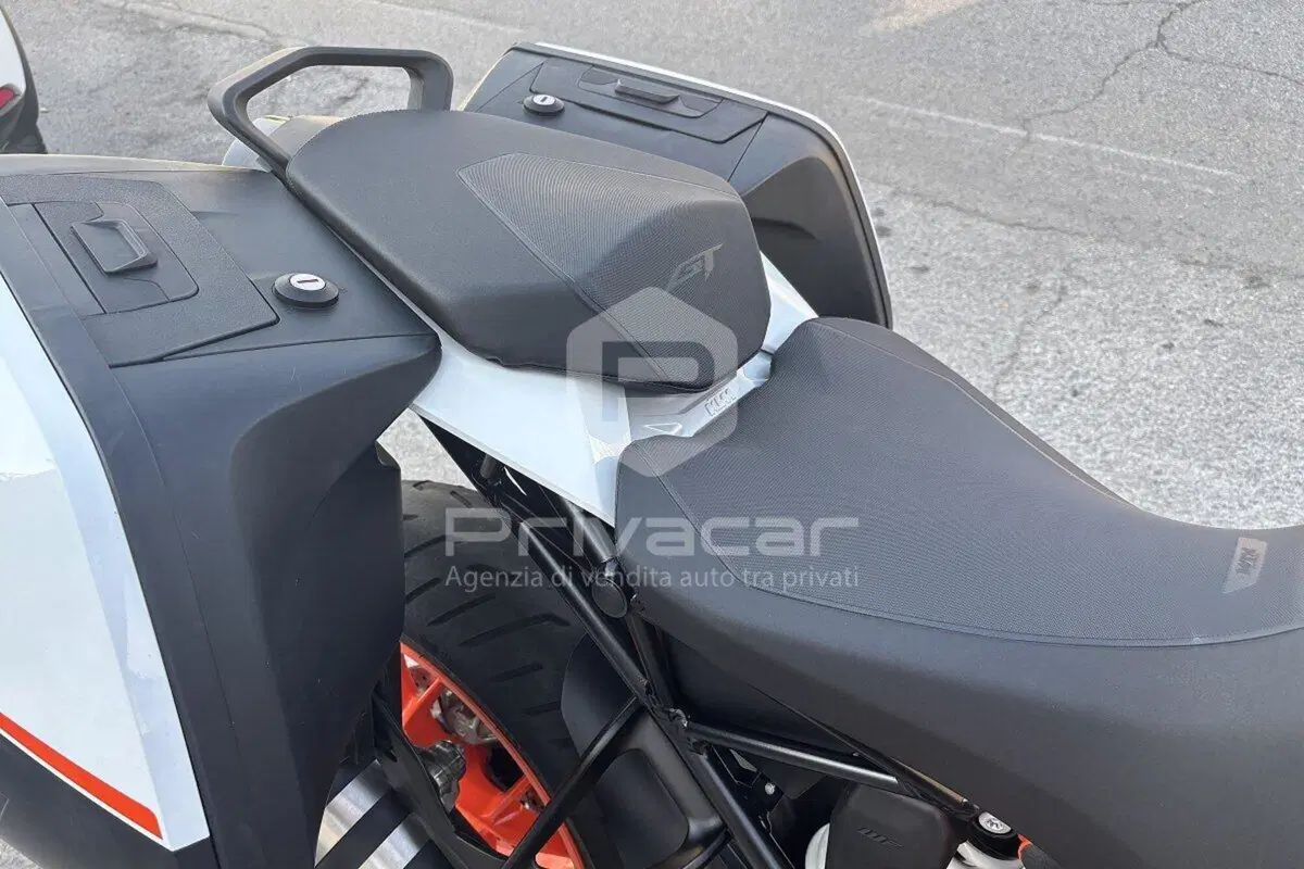 KTM 1290 Super Duke GT (2021) (14)