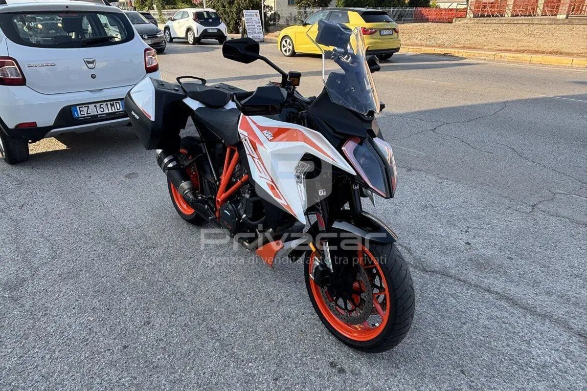 KTM 1290 Super Duke GT (2021) (3)