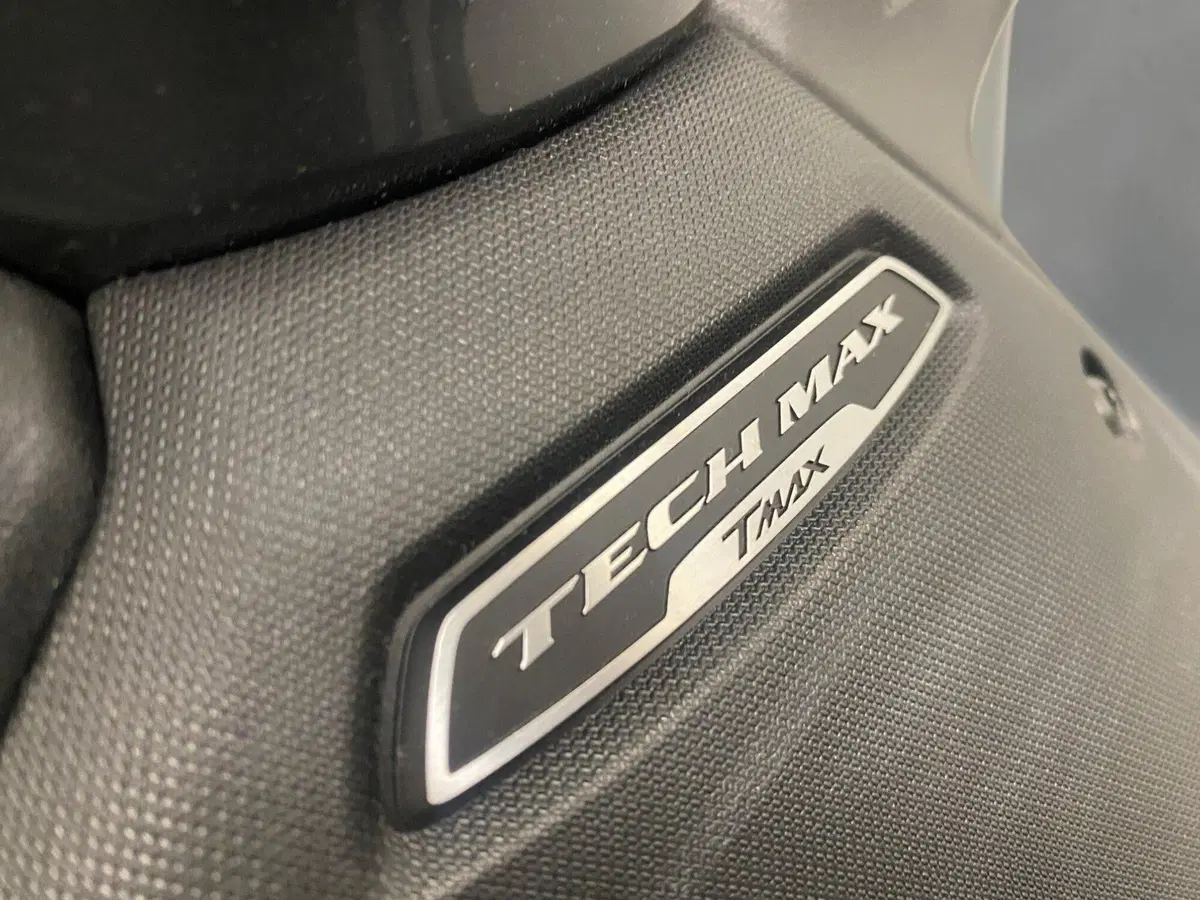 Yamaha T-Max 560 Tech Max (2022 - 24) (10)
