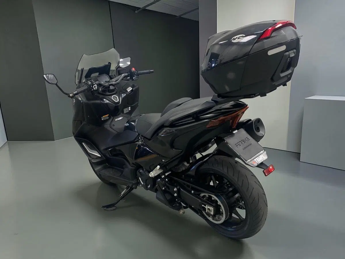 Yamaha T-Max 560 Tech Max (2022 - 24) (11)