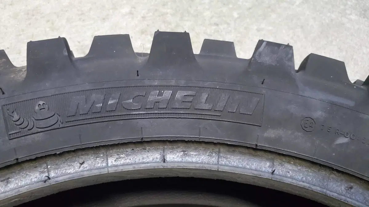Copertone cross Michelin (2)