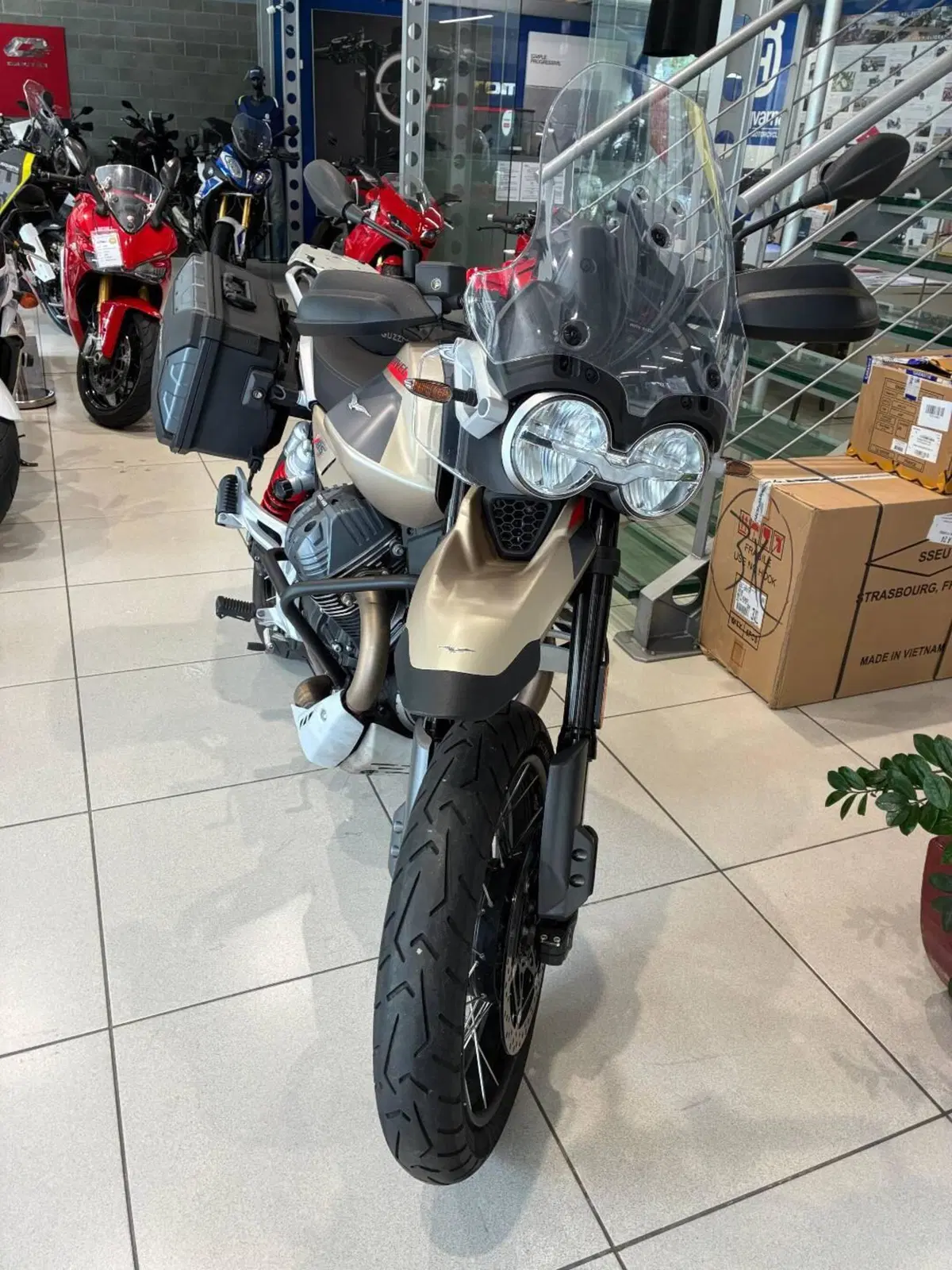 Moto Guzzi V85 TT Travel (2024 - 26) (3)