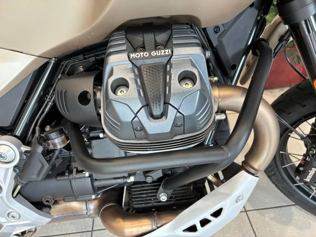 Moto Guzzi V85 TT Travel (2024 - 26) (5)