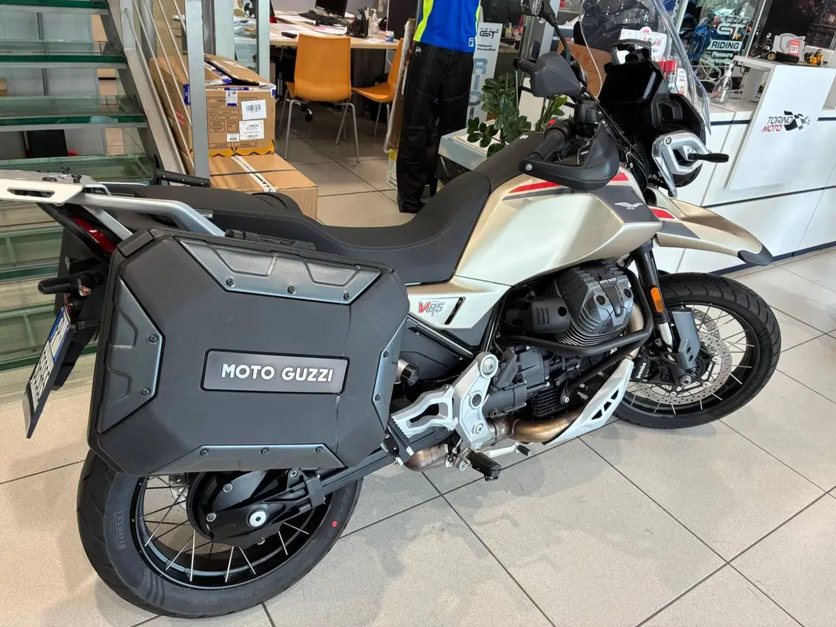 Moto Guzzi V85 TT Travel (2024 - 26) (6)
