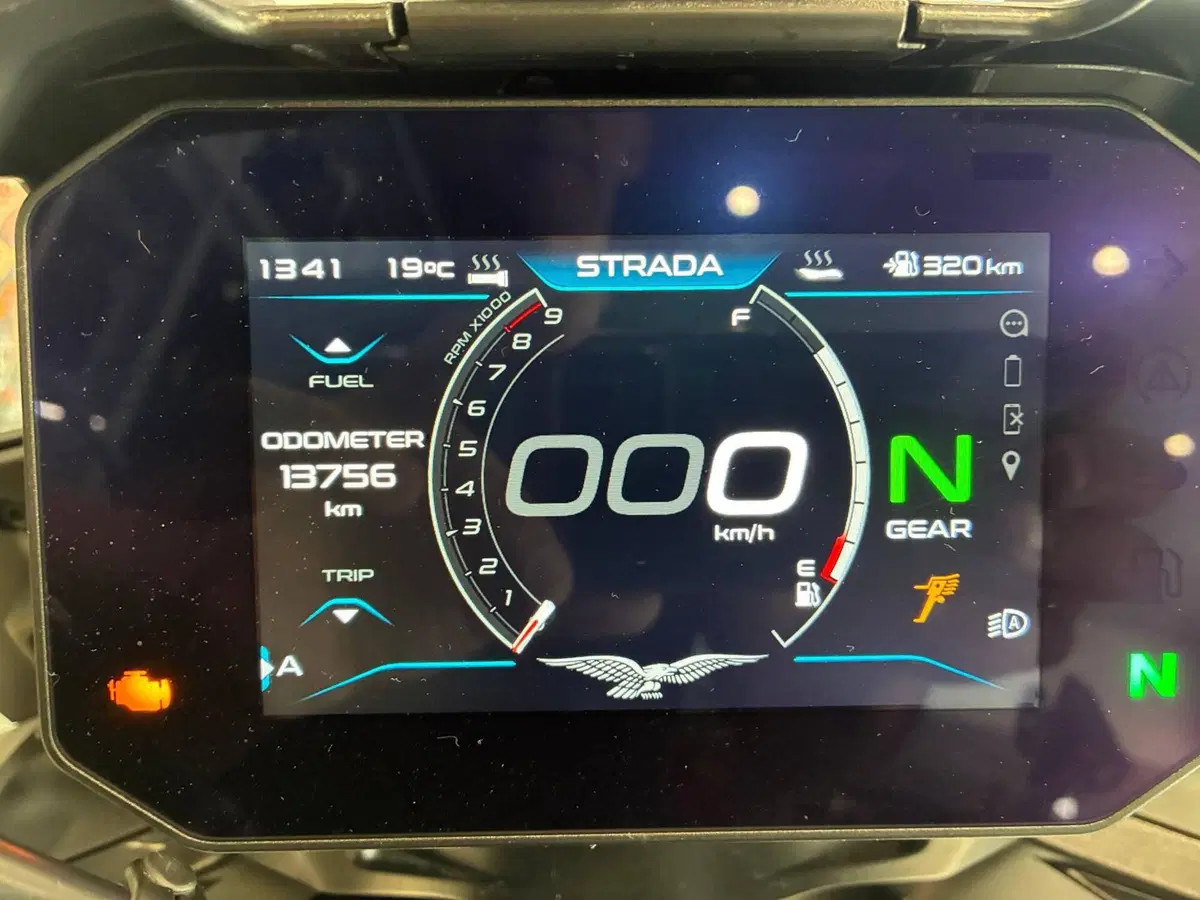 Moto Guzzi V85 TT Travel (2024 - 26) (9)