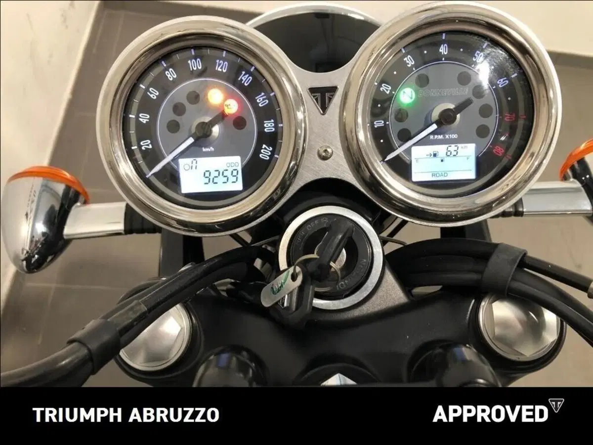 Triumph Bonneville T120 (2021 - 25) (12)