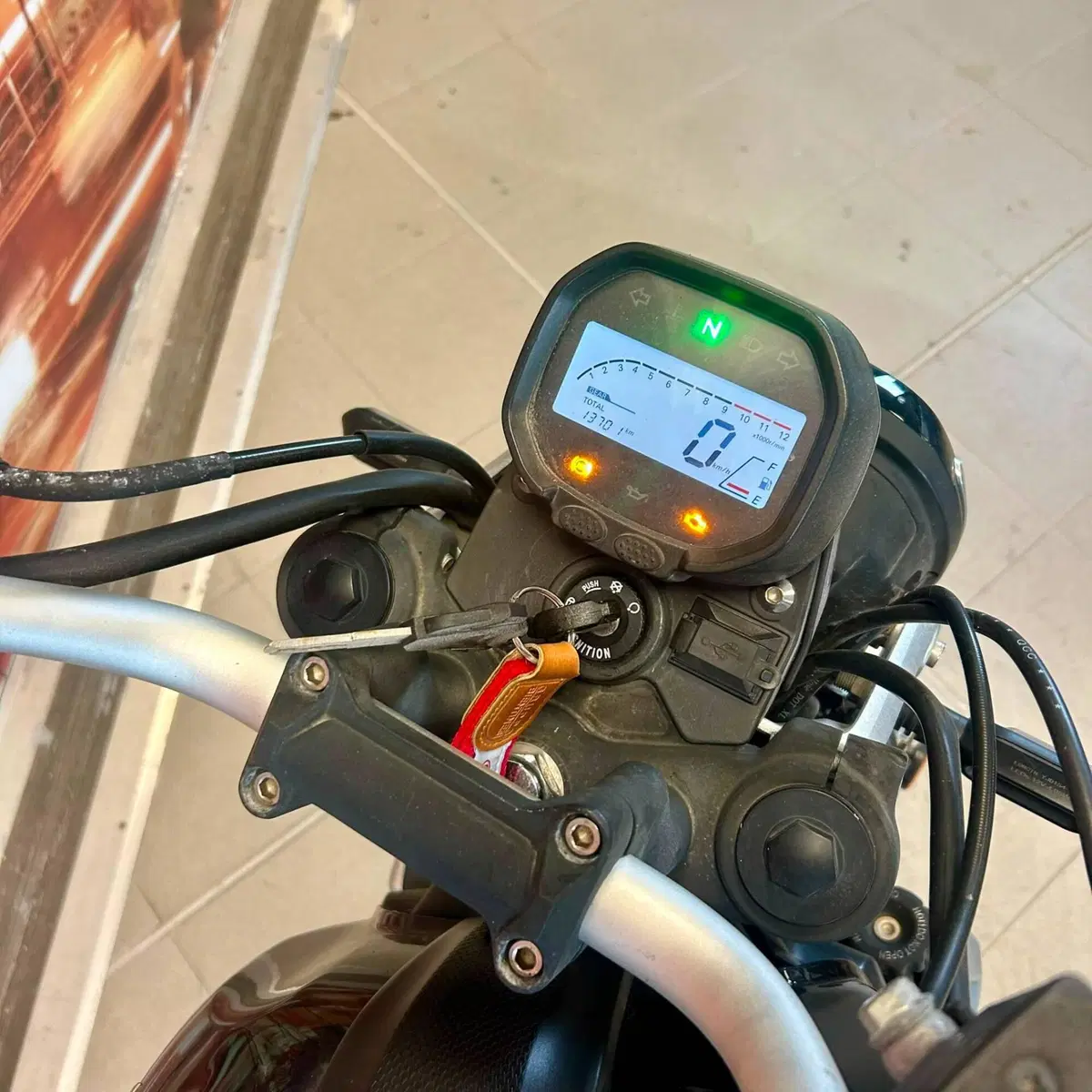 Voge Trofeo 300AC (2021 - 26) (2)