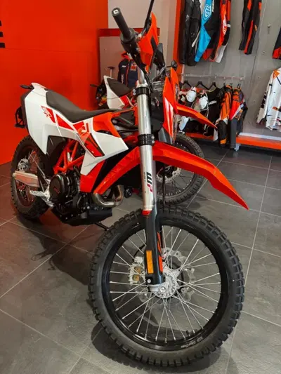 KTM 690 Enduro R (2026) nuova