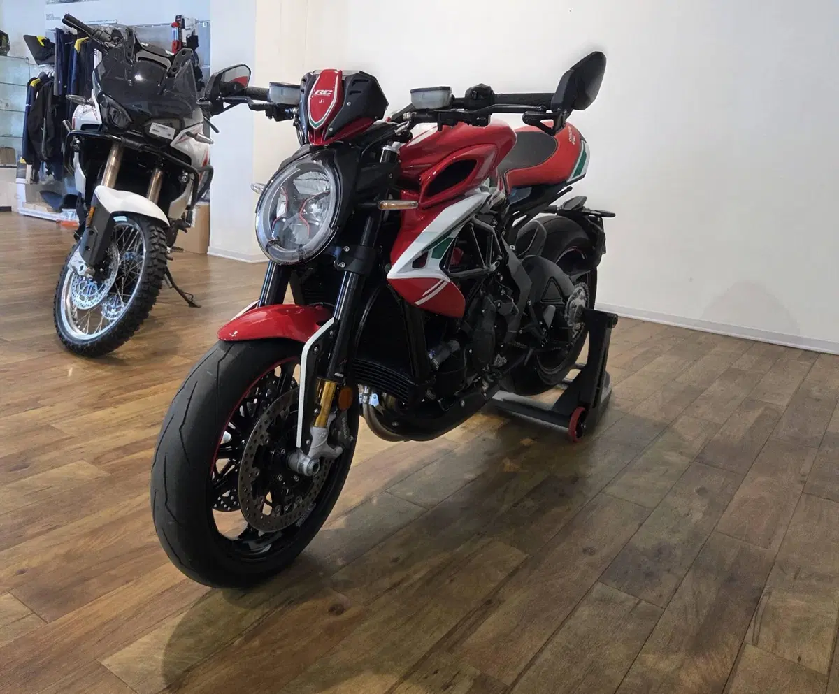 MV Agusta Dragster 800 RC SCS (2022 - 25) (8)