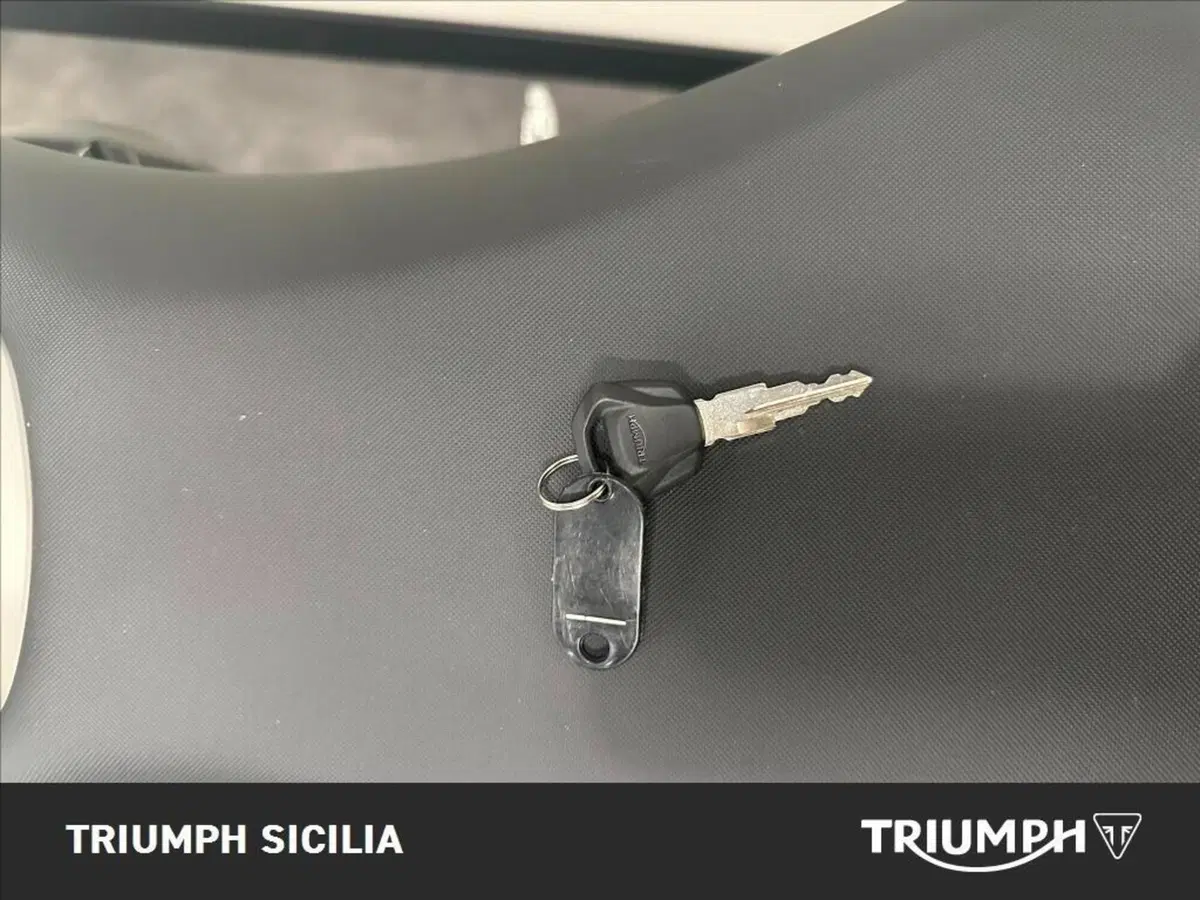 Triumph Street Triple 765 R (2023 - 26) (13)