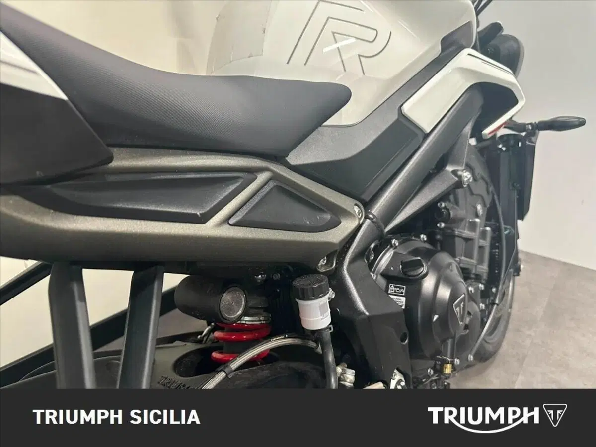 Triumph Street Triple 765 R (2023 - 26) (9)