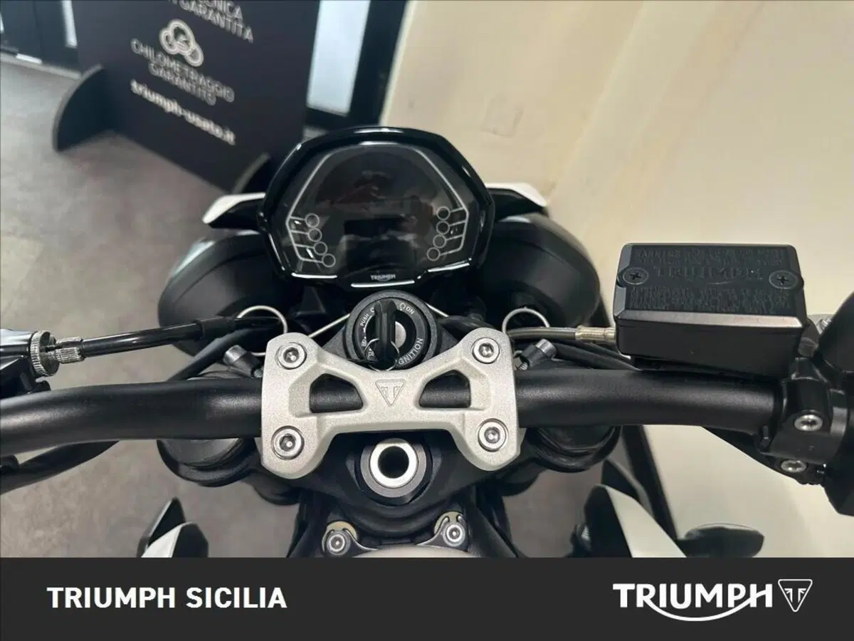 Triumph Street Triple 765 R (2023 - 26) (15)