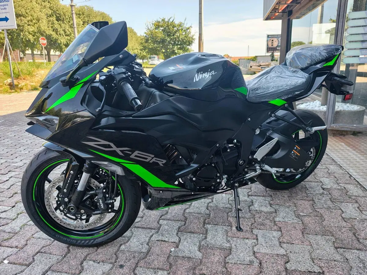 Kawasaki Ninja 636 ZX-6R (2024 - 26) (2)
