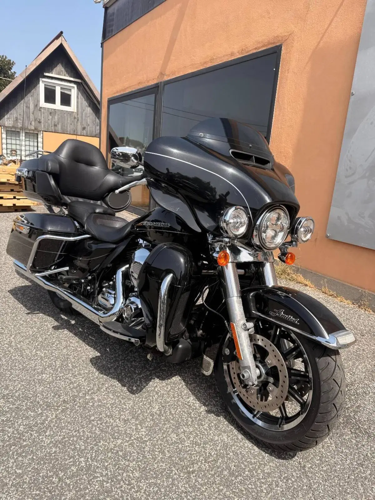 Harley-Davidson 107 Electra Glide Ultra Limited Low (2017 - 18) - FLHTKL (2)