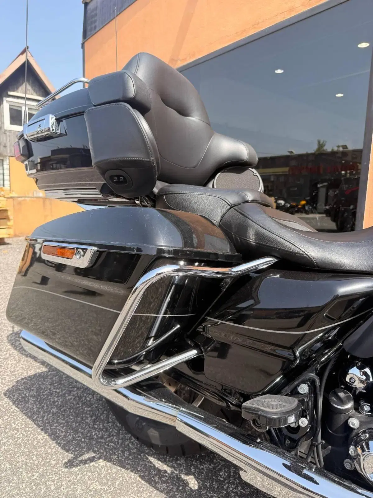 Harley-Davidson 107 Electra Glide Ultra Limited Low (2017 - 18) - FLHTKL (4)