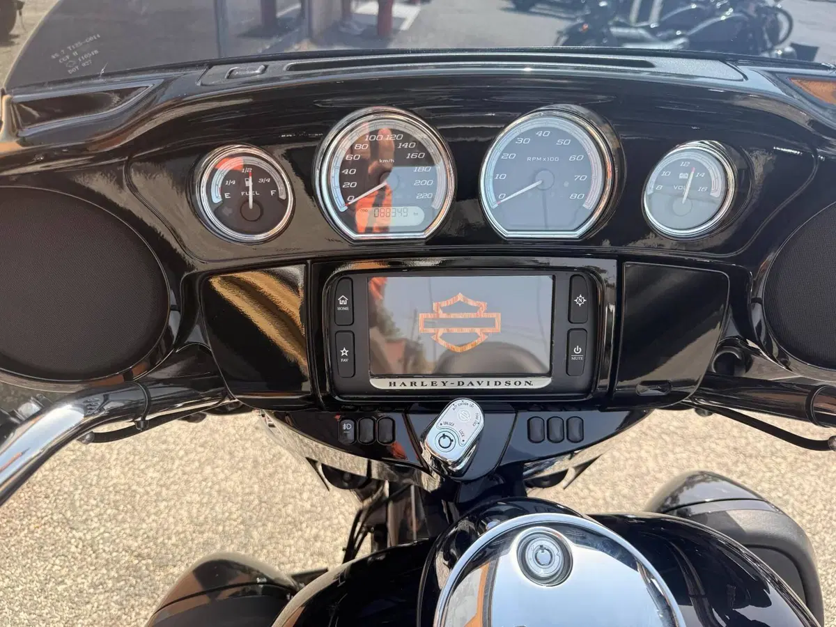 Harley-Davidson 107 Electra Glide Ultra Limited Low (2017 - 18) - FLHTKL (7)