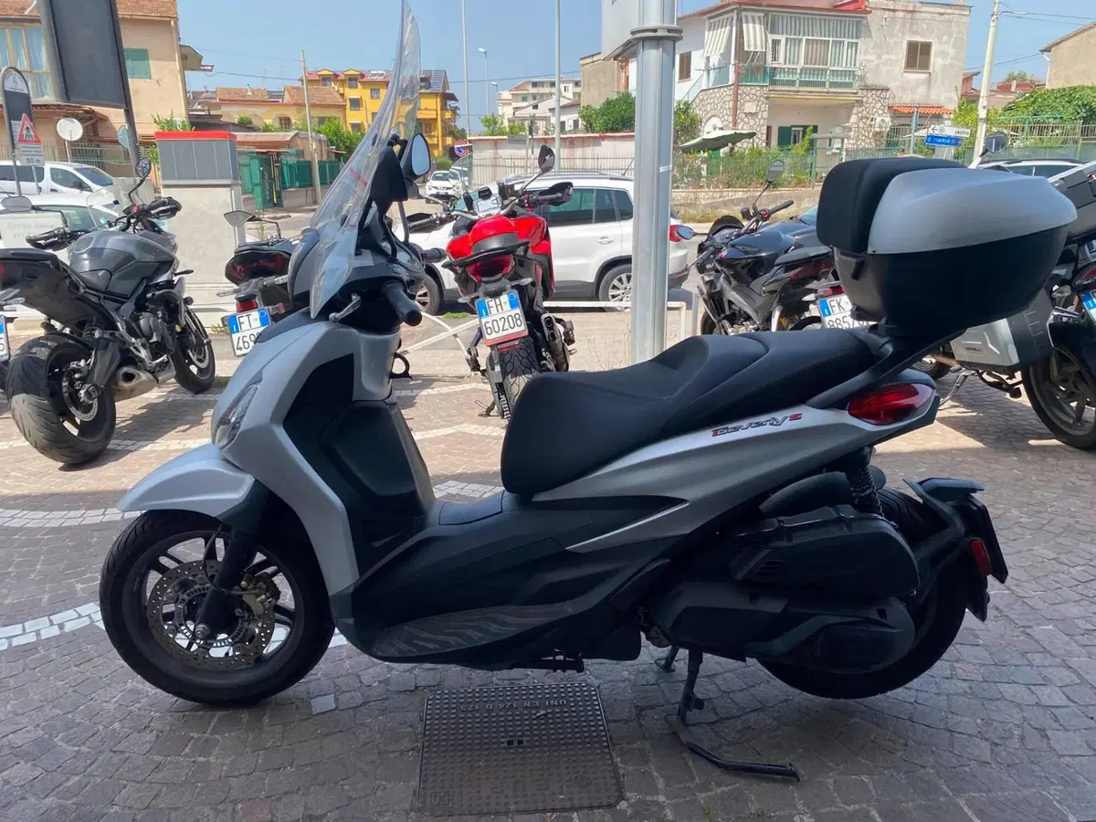 Piaggio Beverly 400 S (2025 - 26) (2)